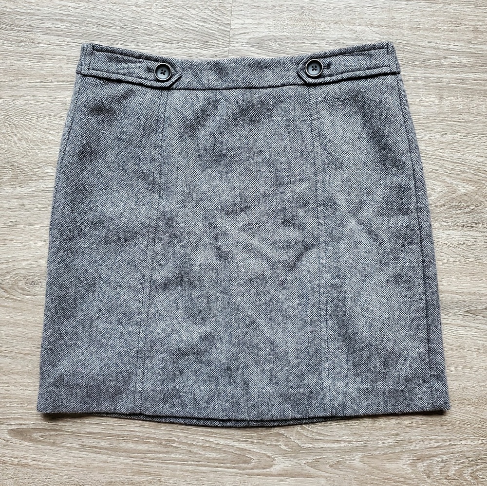 Adorable wool Loft skirt size 6P